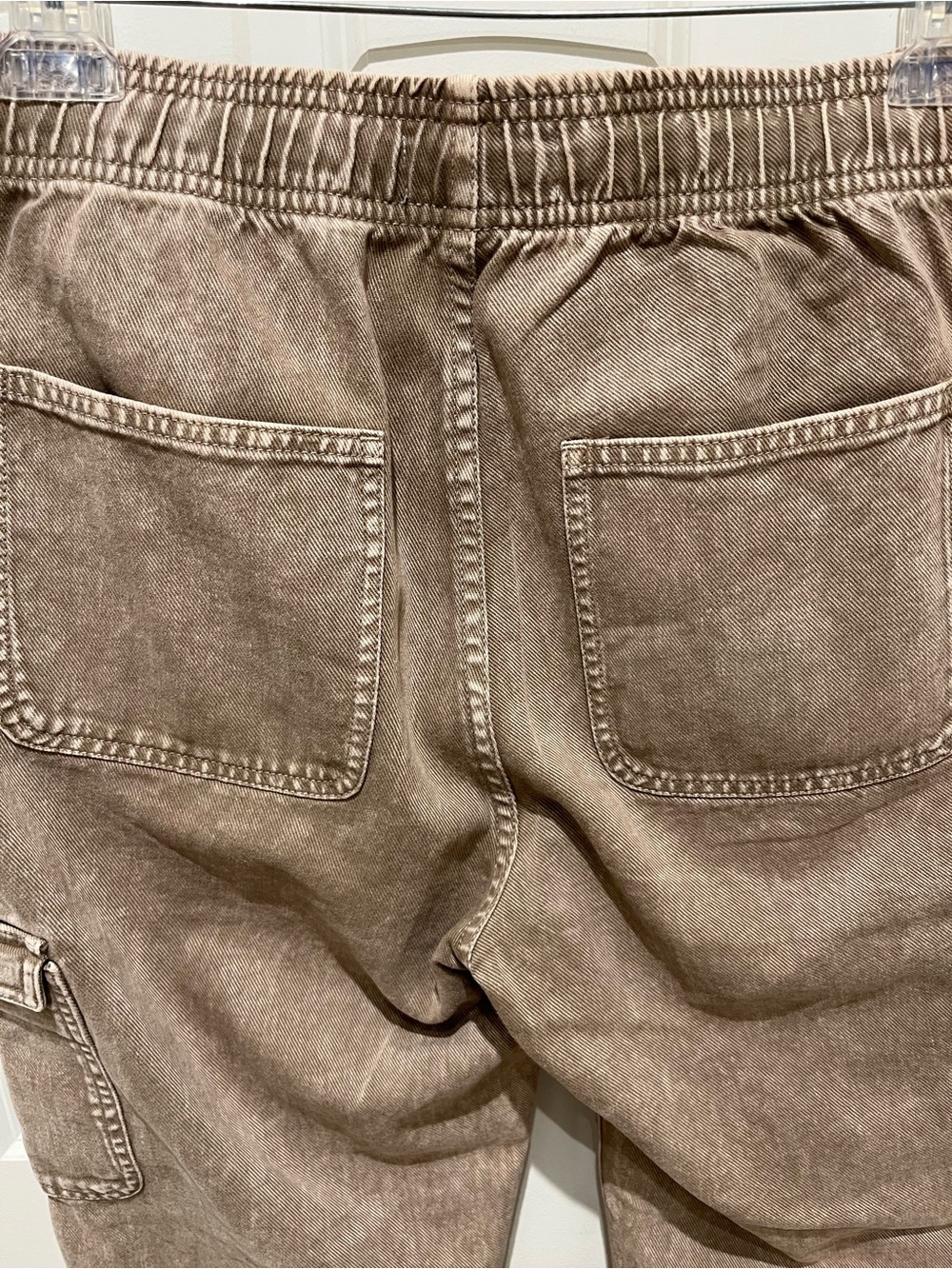 EUC GAP Mid-Rise Pull-On Easy Cargo Jeans in Tan Size Small - Picture 11 of 15